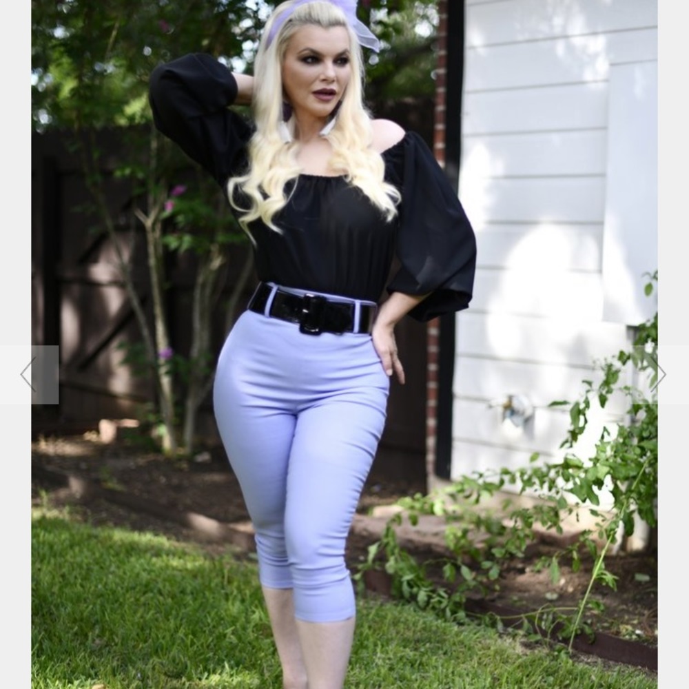 PUG Allison Capri Pants in Lavender